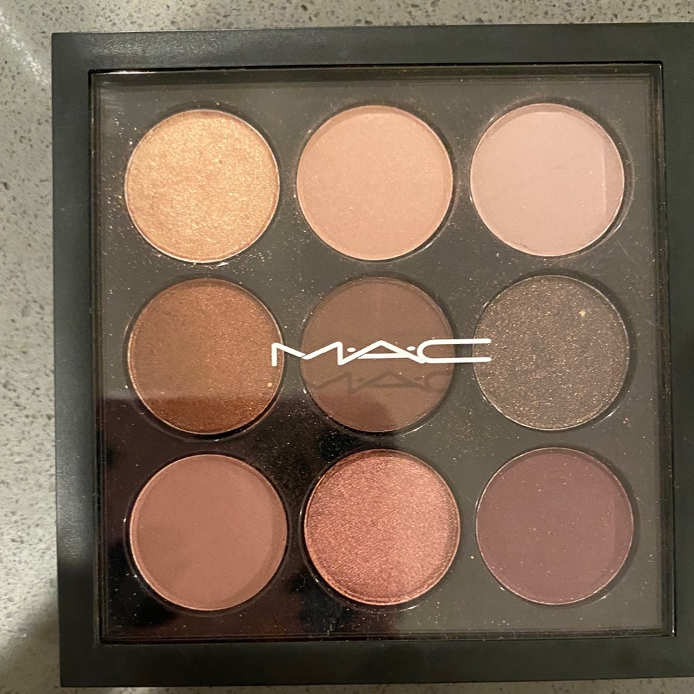 MAC Burgundy Times Nine palette